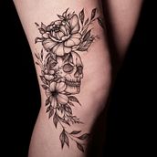 Floral and skull . Tattoo Design, Traditional illustration, and Botanical Illustration project by Alex Cantor - 01.28.2025