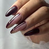 Uñas que brillan en tendencia: ¡El diseño que define tu estilo!. Un proyecto de Marketing Digital, Redes Sociales, Instagram y Fotografía de lady2631 - 28.01.2025