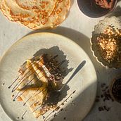 Chocolate and Hazelnut Crepes Ein Projekt aus dem Bereich Digitalfotografie, Gastronomiefotografie, Fotografie für Instagram, Lifest, le-Fotografie, Smartphonefotografie, Fotoretuschierung, Fotografie, Produktfotografie, Social Media, Food St und ling von Alice MacKinnon - 30.01.2025