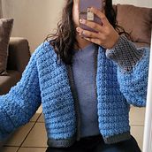 Mi Cardigan . Crochet, DIY, Fashion Design, Fiber Arts, and Textile Design project by catarsisomega_oficial - 01.31.2025