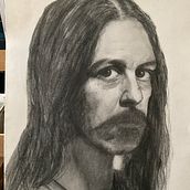 Realistic Portrait with Gaphite Pencil. Un progetto di Belle arti, Disegno, Disegno a matita, Illustrazione tradizionale, Disegno di ritratti, Disegno realistico, Disegno artistico, Bozzetti e Disegno anatomico di Jonė Alminė - 01.02.2025