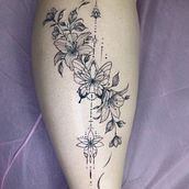 Floral fine line . Un proyecto de Diseño de tatuajes de Camila Caldas Saito - 02.02.2025