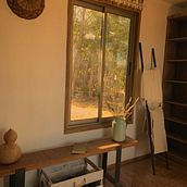 Decoración recibidor Farmhouse. Decoration, Interior Decoration, and Spatial Design project by Silvana Ayala Valdivia - 02.03.2025