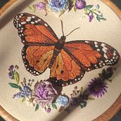 Mariposa y flores. Embroider, Traditional illustration, and Textile Design project by Pamela Hurtado - 02.05.2025