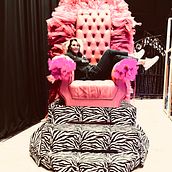 Queen’s throne for a theatre show. Product Design, Woodworking, Upc, cling, Arts, Crafts, DIY, Design, Creativit, and Decoration project by Markéta Wright - 02.05.2025