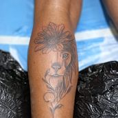 León y flores . Tattoo Design, Traditional illustration, and Botanical Illustration project by Juan Pablo Centurion - 02.07.2025