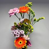 Ramo vertical✨. Decoration, DIY, Floral, Plant Design, Interior Design, L, and scape Architecture project by Andrea Domínguez - 02.09.2025