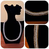 Beaded necklacei. Un proyecto de Crochet, DIY, Diseño de moda, Tejido, Diseño textil y Artesanía de Caroline Campbell - 10.02.2025