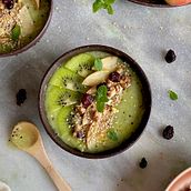 Green Smoothie Bowl. Digital Photograph, Food Photograph, Instagram Photograph, Lifest, le Photograph, Mobile Photograph, Photo Retouching, Photograph, Product Photograph, Social Media, Food St, and ling project by sophiesiffert - 02.10.2025