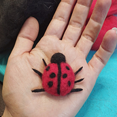 Ladybug felting stop-motion animation . Stop Motion, Needle Felting, and Character Animation project by Astrid Franco - 02.17.2025