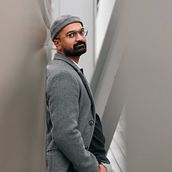 Pratap en 3 fotos . Photograph, Portrait Photograph, and Photographic Lighting project by Alejandra Jarillo - 02.19.2025