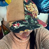 Bonés com histórias . Un projet de Stylisme, Couture, Upcycling , et Confection de patrons et vêtements de Vanessa Lemos - 20.02.2025