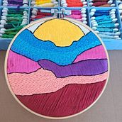 Deserto alegre . Een project van Borduurwerk, Traditionele illustratie y Textielontwerp van giselle nascimento - 23.02.2025