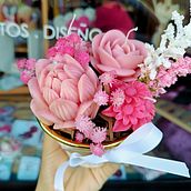 Esencia Floral . Un progetto di DIY, Interior design e Product design di kathesanchezcorrales - 27.02.2025