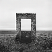 Homenaje visual al libro de poemas "Un hombre nada" de Ernesto Frattarola. Photograph, Digital Photograph, Artificial Intelligence, and Fine-Art Photograph project by Laura Garcia i Tejero - 03.04.2025