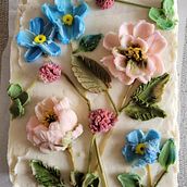 Buttercream Floral Cake. Un projet de DIY , et Décoration de gâteaux de klocke92 - 05.03.2025