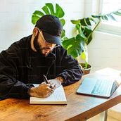 Las vueltas de la vida. Un proyecto de Escritura y Fotografía analógica de Mario Fernando Erazo Pagoada - 09.03.2025
