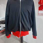 Bomber Roja y Negro. Fashion Design, Patternmaking, Dressmaking, and Sewing project by romefashion_oficial - 03.10.2025