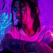 "Límites Borrosos: Luces y Movimiento en la Introspección" Ein Projekt aus dem Bereich Fotoretuschierung, Fotografische Komposition, Beleuchtung für Fotografie, Fotografie und Bildbearbeitung von Andrea Hernandez - 13.03.2025