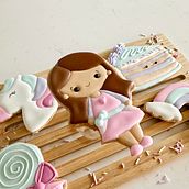 Galletas decoradas . Un proyecto de Repostería, Arte comestible y Glaseado de fabisanchez1012 - 16.03.2025