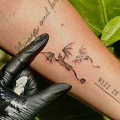 Fineline minimalista. Un proyecto de Dibujo, Ilustración tradicional y Diseño de tatuajes de Madu Pereira - 19.03.2025