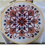 Mandala em Ponto Cruz. Un progetto di Ricamo, Fiber Art e Textile Design di Emanuele Mariane Dêisi Cristíni de Quadros - 21.03.2025