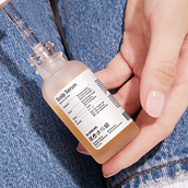 Visual Identity Design and Packaging for Via Skincare. Packaging, UX / UI, Br, ing e Identidade, Design, e Design gráfico projeto de Webgamma - 24.03.2025