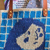 Un tote bag como proyecto final. Crochet, Accessor, Design, DIY, Pattern Design, Fiber Arts, and Textile Design project by Andrea Gil Méndez - 03.24.2025