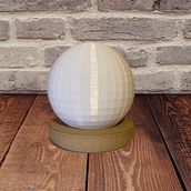Moon Lamp LED. Een project van 3D,  3D-ontwerp,  3D-modellering, Industrieel ontwerp y Productontwerp van Julian Mongabure - 24.03.2025