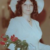 DE MI MATRIMONIO EN LA ETAPA DE LA TRANSICIÓN ESPAÑOLA . Un proyecto de Narrativa, Stor, telling, Escritura y Escritura creativa de Rosa María Parrón Ramos g - 31.03.2025