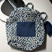 Mochila de primavera. Fashion Design, Patternmaking, Dressmaking, Sewing, Upc, cling, and DIY project by Vanessa Andreazza - 04.02.2025