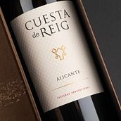Etiqueta de Vino Ed. Limitada. Ein Projekt aus dem Bereich Grafikdesign und Verpackung von Vicente Santiago - 08.04.2025