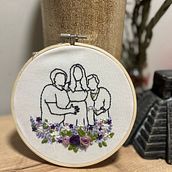Four generations embroidered: a tribute between threads and flowers. Embroider, Creativit, Digital Illustration, and DIY project by Cata Rehhof - 04.19.2025