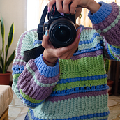 Mi Jersey Flor Berry. Een project van Haken,  Modeontwerp, Textiel y Textielontwerp van ANY YOSELIN CHACON CASTRO - 21.04.2025
