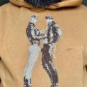 Moletom bordado em ponto-cruz com efeito fotográfico. Een project van Borduurwerk, Textiel y Textielontwerp van Marco Nunes - 23.04.2025