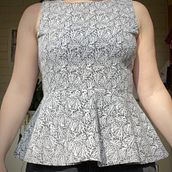 Peplum-Top aus Musselin. Un progetto di Fashion design, Modellistica, confezione sartoriale e Cucito di evanauerth - 25.04.2025