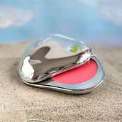 A Day At The Beach - Glow Hub Beauty. Photograph, Product Photograph, Digital Photograph, Photographic Lighting, Art Direction, Stor, and telling project by nicowilliamsdesign - 04.30.2025