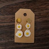 Huevos fritos. Accessor, Design, Arts, Crafts, DIY, Jewelr, and Design project by mainaclay - 05.01.2025