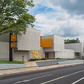 Escola 15 de Outubro. Photograph, Architectural Photograph, Interior Photograph, and Commercial Photograph project by Lucas Ferreira - 05.02.2025
