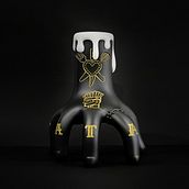 THE TATAU THING. Een project van Digitale illustratie, 3D,  3D-modellering,  3D-ontwerp, Productontwerp, Vectorillustratie, Productfotografie y Packaging van i g l o o - 02.05.2025