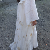 Capa de seda. Un projet de Création d'accessoires, Artisanat, DIY, St, lisme, Art textile, Art floral et végétal, Design textile, Teinture textile et Impression textile de klaudyacervi - 05.05.2025