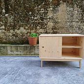 Mobile artigianale giovane ed elegante in multistrato di pino. Arts, Crafts, Woodworking, Interior Design, Furniture Design, Making, and DIY project by Simone Placido - 05.09.2025