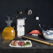 Bodegon subrealista, japo/español. Fine Arts, Drawing, Realistic Drawing, Traditional illustration, Digital Illustration, Digital Painting, and Decorative Painting project by Juan Quiroga - 05.12.2025