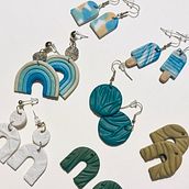 Muted palette polymer clay earrings. Un proyecto de Diseño de complementos, Artesanía, DIY, Diseño de jo y as de kaitlyn_11 - 14.05.2025