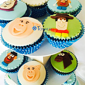 Fondant en cupcakes con temática Toy Story. Un proyecto de Repostería de Luciole Arenas - 19.05.2025