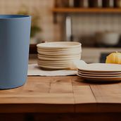 Vaso gigante en una mesa de cocina. Un proyecto de Modelado 3D y Diseño gráfico de Joakim Berdugo Guañarita - 08.06.2025