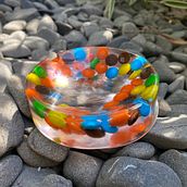 Cinzeiro de doces . Accessor, Design, Arts, Crafts, Color Theor, DIY, Furniture Design, Making, Interior Design, and Product Design project by luiza_vadala - 06.11.2025