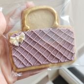 Biscoito de bolsa. Baking, Edible Art & Icing project by Blenda Souza - 06.14.2025