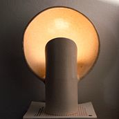 Lámpara de mesa de gres. Artesanato, Cerâmica, Design de produtos, e Design de iluminação projeto de Lucia Serrat - 16.06.2025