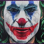 JOKER x Monsterinho23. Fine Arts, Pencil Drawing, Traditional illustration, Drawing, Portrait Drawing, Realistic Drawing, Artistic Drawing, and Colored Pencil Drawing project by Monsterinho Veintitrés - 06.17.2025